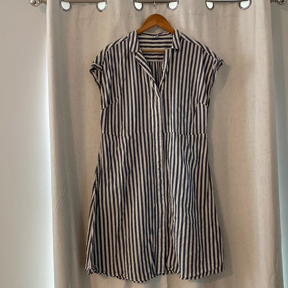 Old navy stripped knee length dress perfect for summer